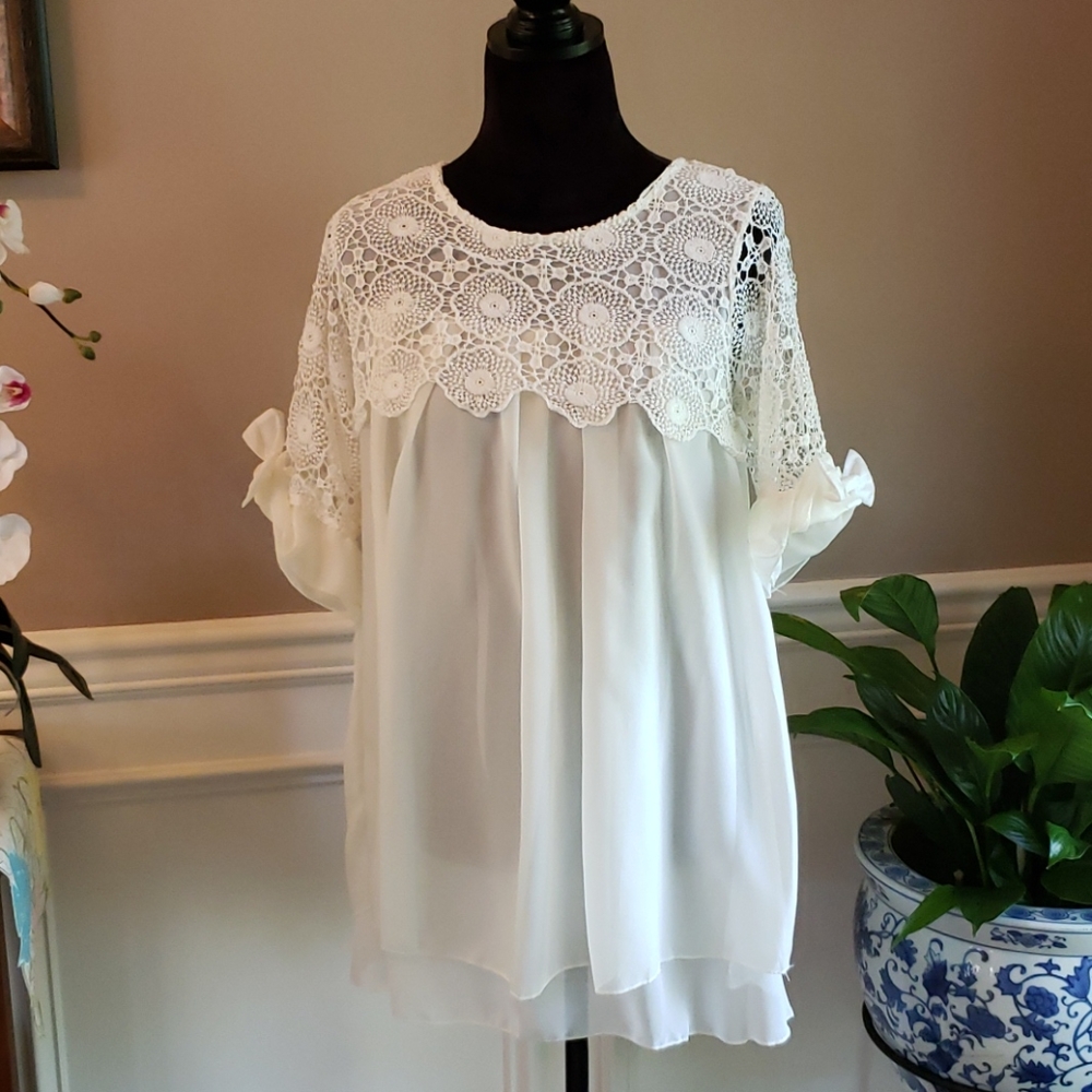 Simply Couture Beige, flowy, blouse. Medium
